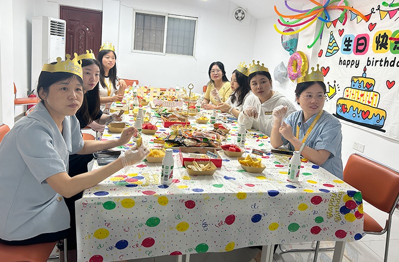 3.员工第二季度生日会.jpg